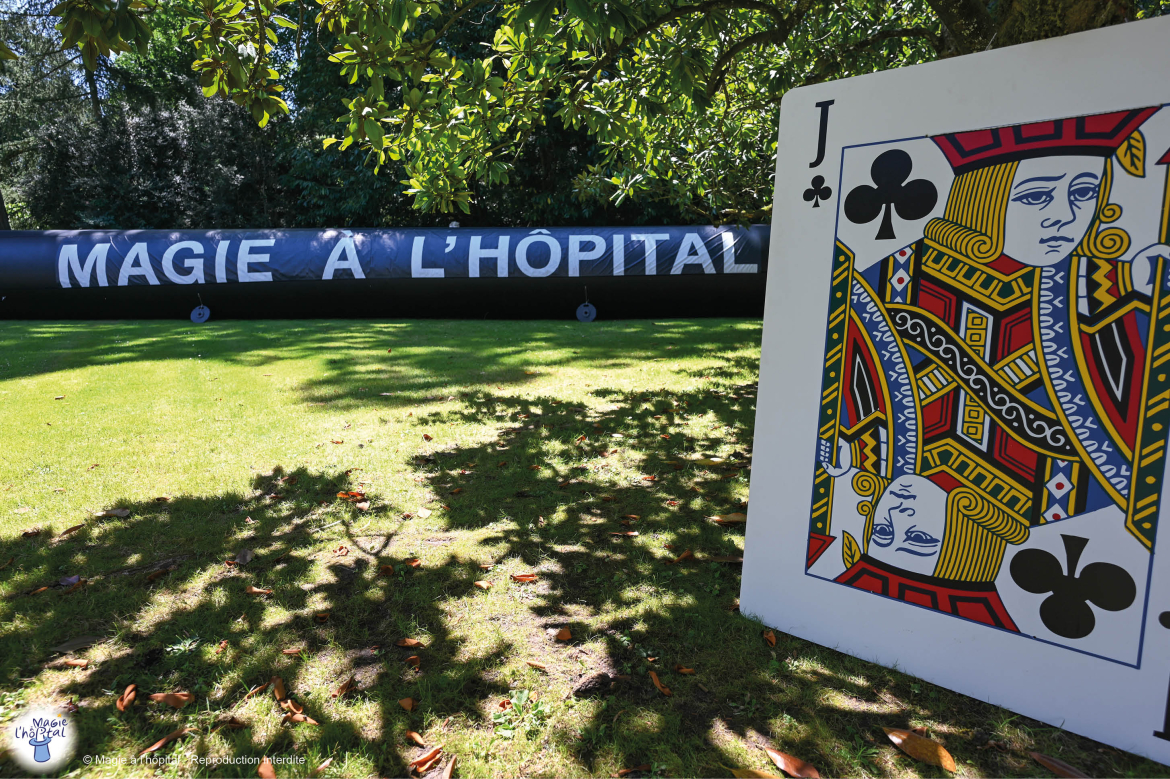 concours château de cartes Château de Chenonceau association Magie à l'hôpital