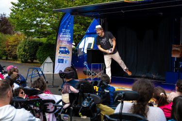 11 sept. - Le Magi'Bus à l'IEM Ballan Charlemagne à Miré