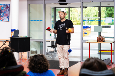 11 sept. - Le Magi'Bus à l'IEM Ballan Charlemagne à Miré