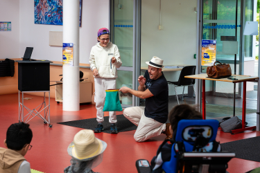 11 sept. - Le Magi'Bus à l'IEM Ballan Charlemagne à Miré