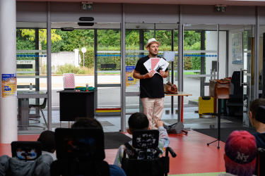 11 sept. - Le Magi'Bus à l'IEM Ballan Charlemagne à Miré